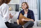 Más allá del terapeuta excepcional: qué dice la evidencia en psicoterapia